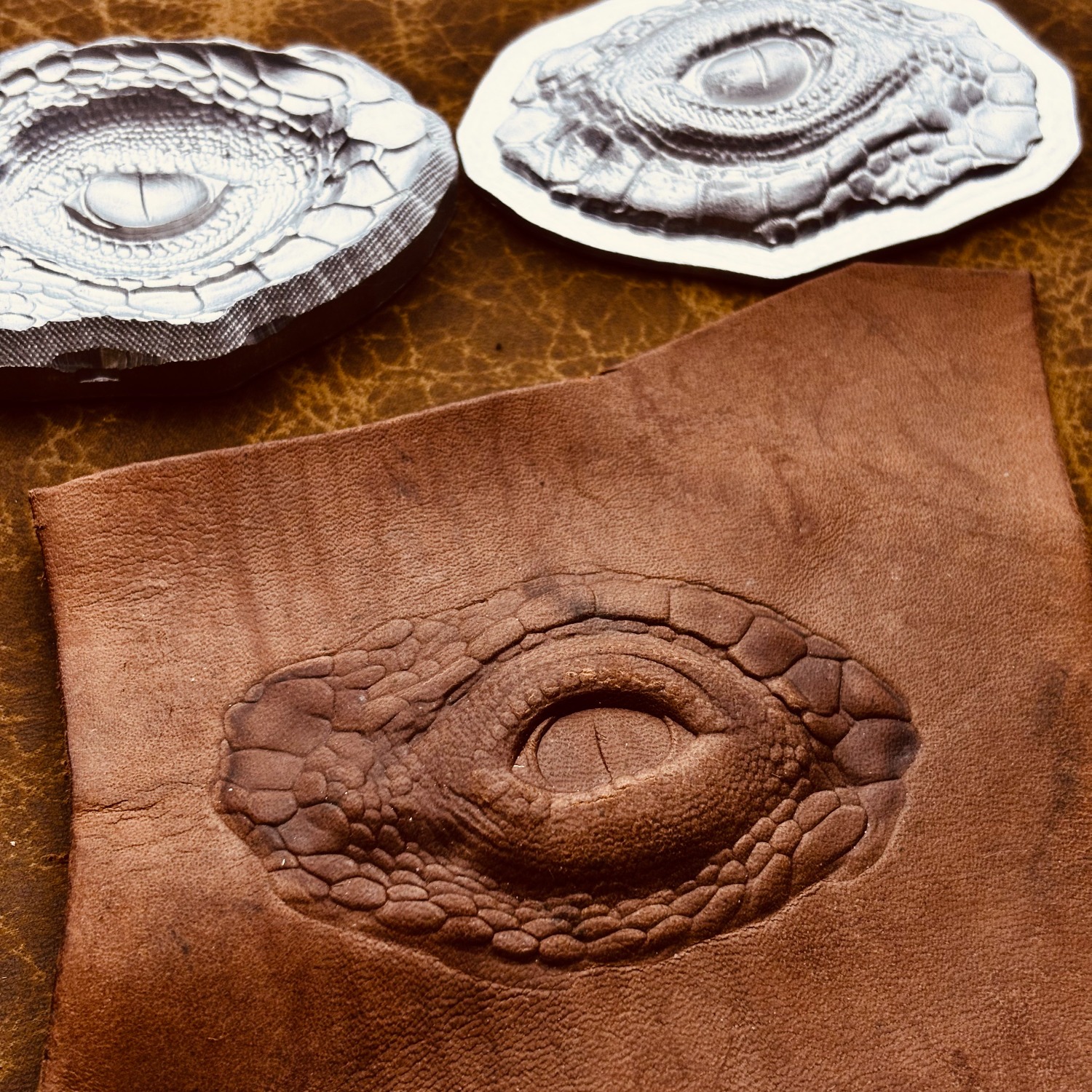 Dragon Dinosaur Eye Leather Em - đánh giá và giá Dinosaur And Craft